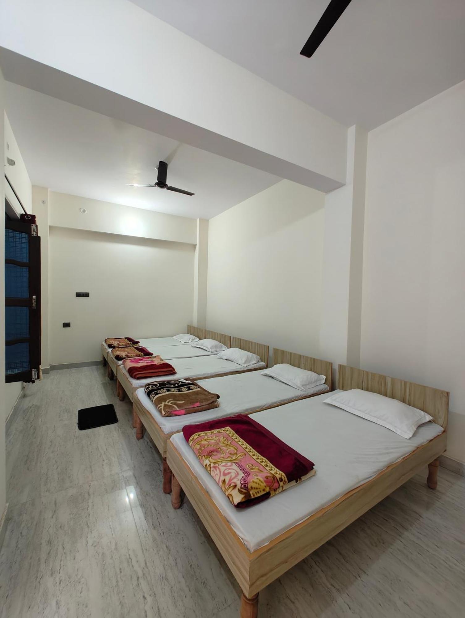 Hotel Abhishek Chamoli Екстериор снимка